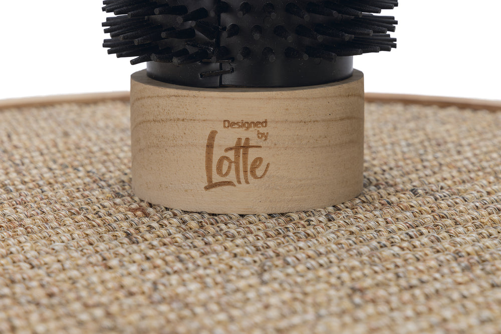Designed by Lotte Fida – Kratzstamm aus Holz für Katzen