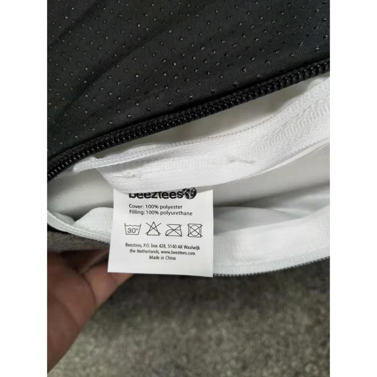 Beeztees Memoryfoam Liegekissen Yura für Hunde
