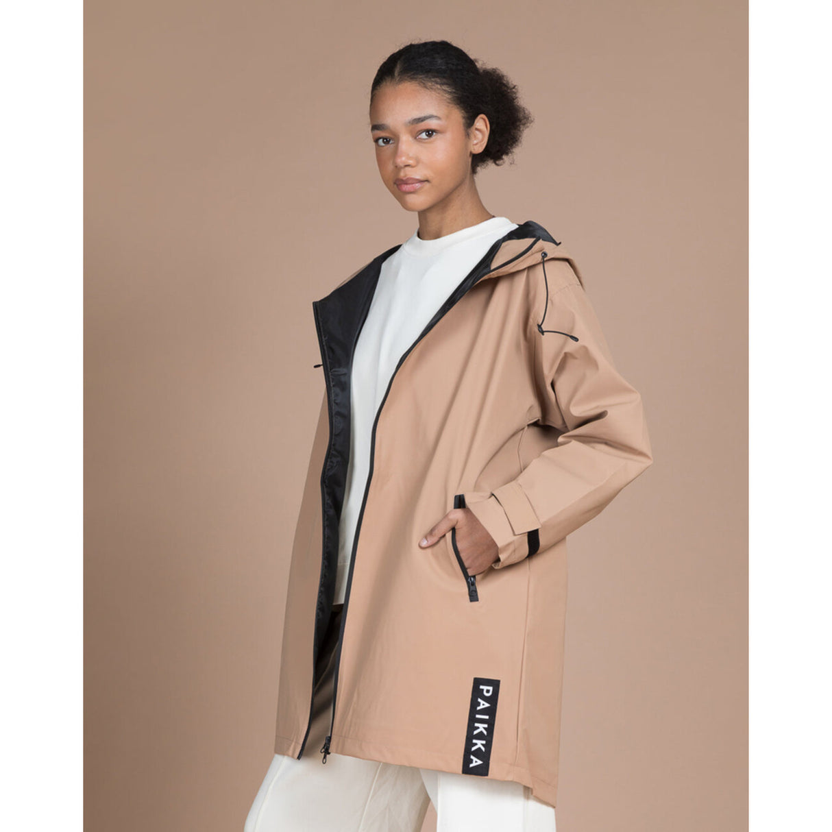 PAIKKA Visibility Raincoat Lite für Damen – Reflektierender & Wasserdichter Regenmantel