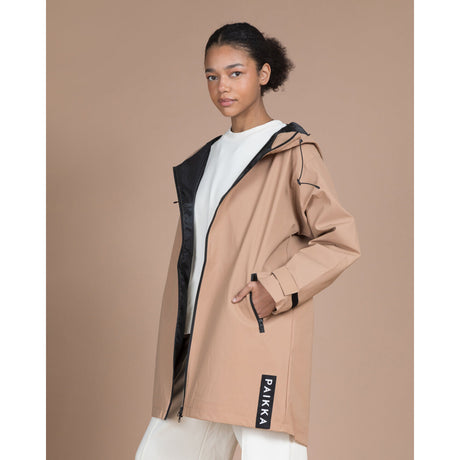 PAIKKA Visibility Raincoat Lite für Damen – Reflektierender & Wasserdichter Regenmantel