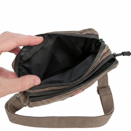 TRIXIE Leckerlibeutel in Cord-Optik – Mit Schultergurt & mehreren Taschen