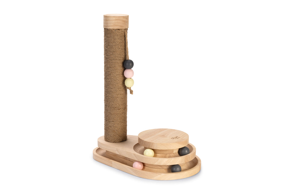 Kratzbaum Inez aus Holz mit Spielturm | Designed by Lotte