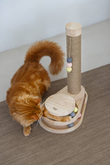 Kratzbaum Inez aus Holz mit Spielturm | Designed by Lotte