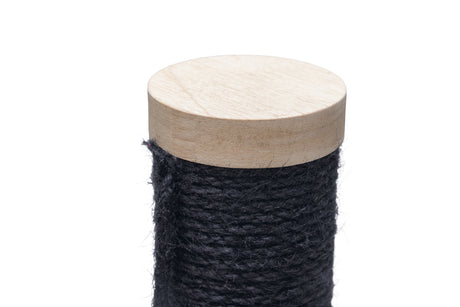 Designed by Lotte Fida – Kratzstamm aus Holz für Katzen