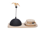 Designed by Lotte Maia – Kratzstamm aus Holz mit Spielturm