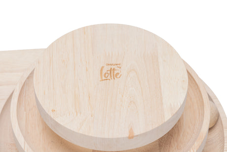 Designed by Lotte Maia – Kratzstamm aus Holz mit Spielturm