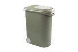 Curver Futtercontainer mit Rollen – Misty Green | 35L & 54L