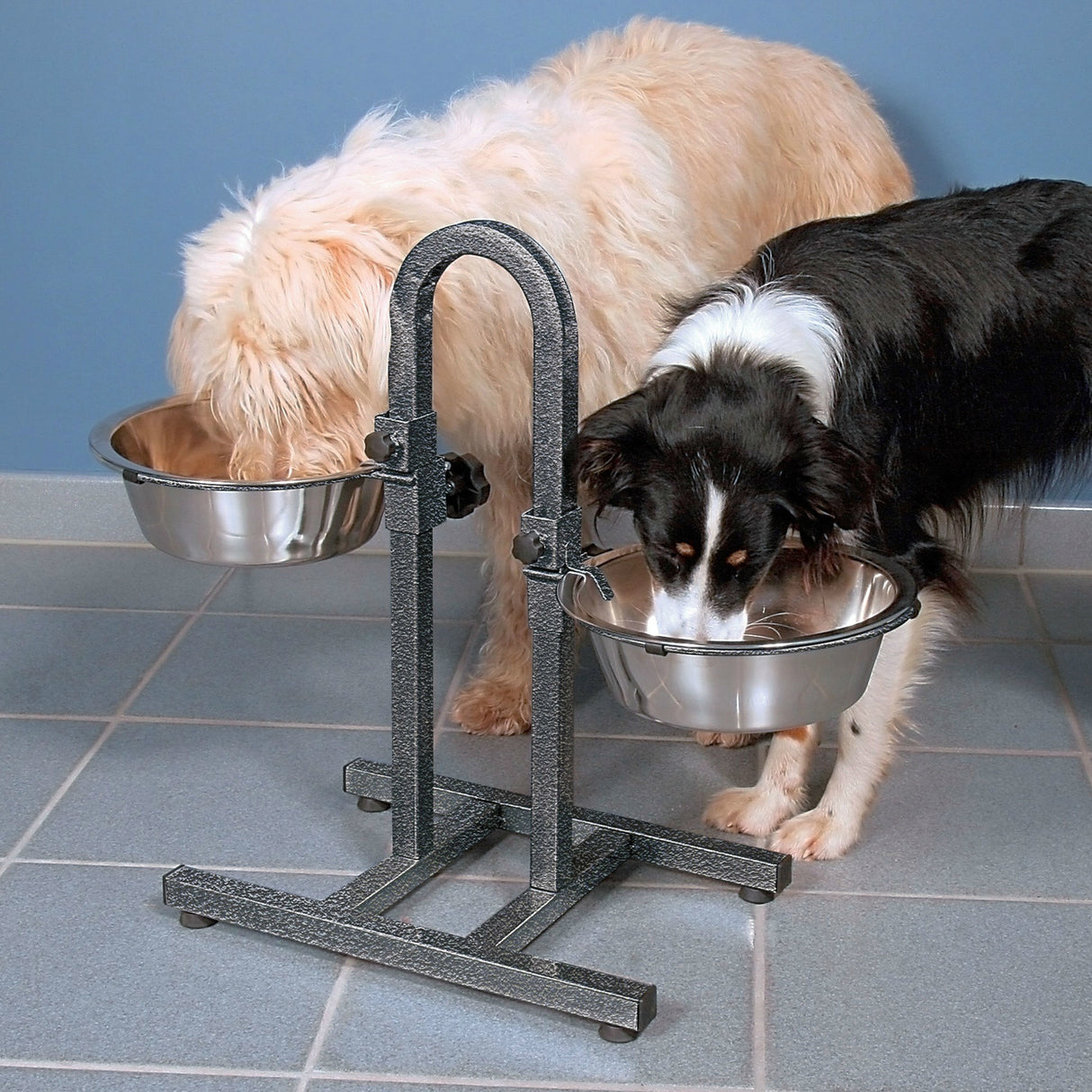 Hundebar mit 2 Edelstahlnäpfen